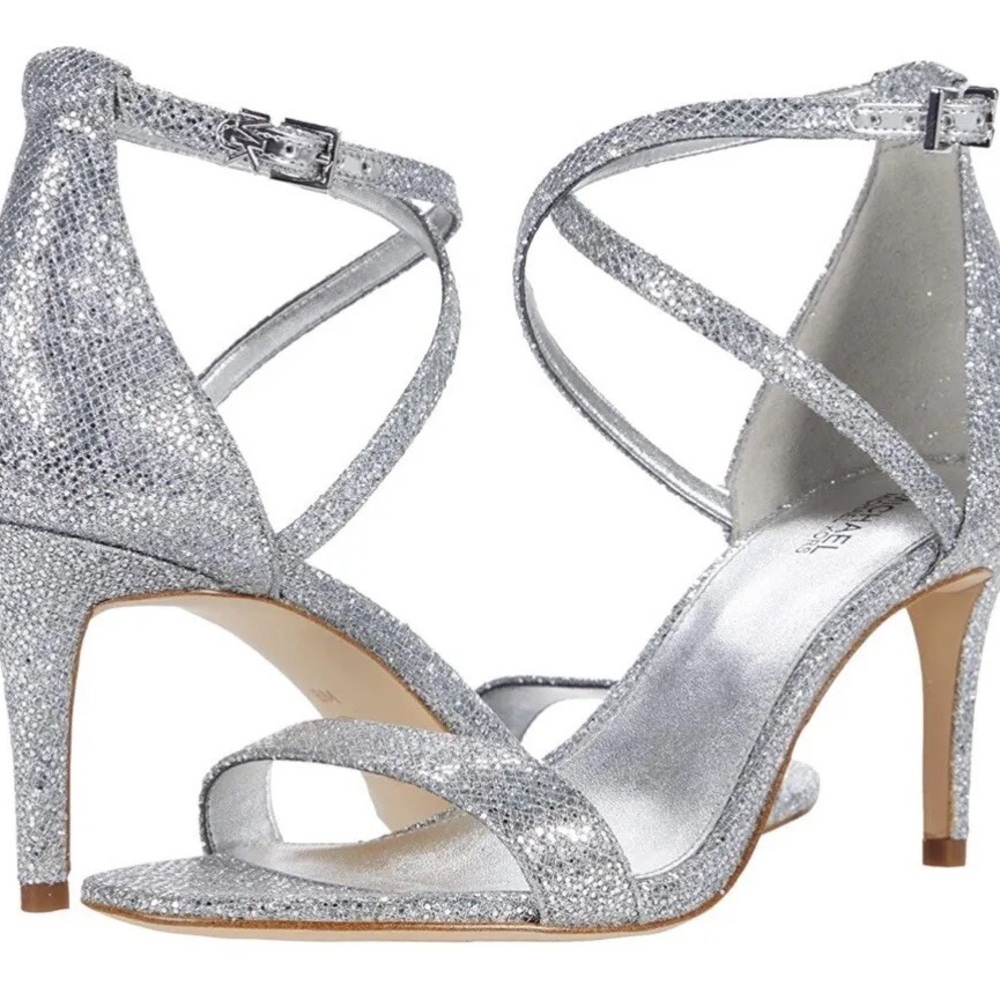 🔥𝐍𝐖𝐓 MKORS 𝐒𝐩𝐚𝐫𝐤𝐥𝐞
Ava Glitter Mid Sandal Retail $110